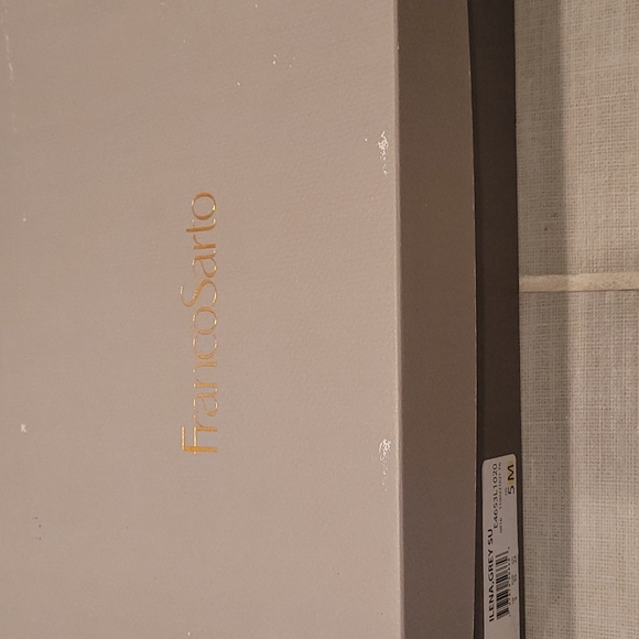 NWOT Franco Sarto Ileana Grey Suede flat booties - Picture 7 of 7